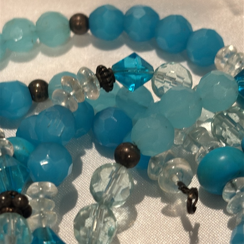 Pair of bright blue gemstone necklaces - in different lengths. - Picture 4 of 5